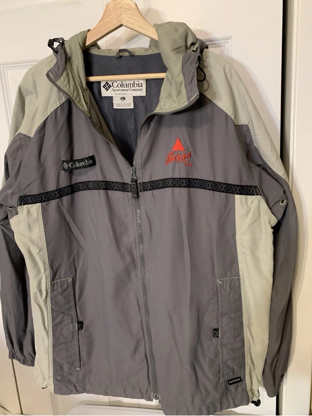 Vintage Columbia Mens Sz L Packable Jacket Bass Ale Gray Lightweight Windbreaker